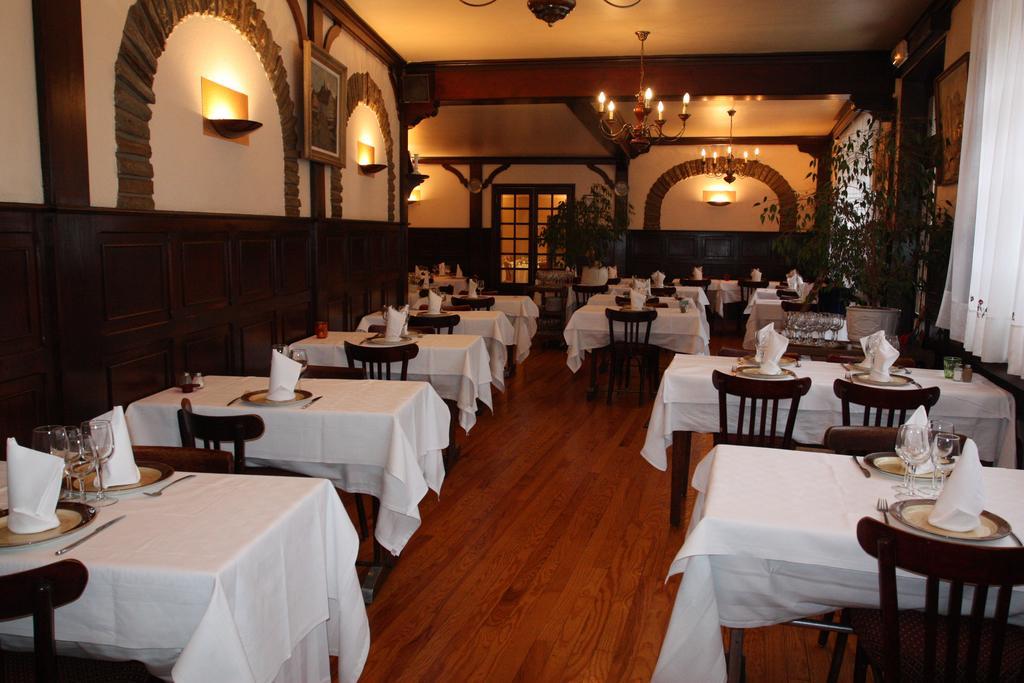 Logis Hotel Restaurant Des Voyageurs Pont-de-Salars ห้อง รูปภาพ