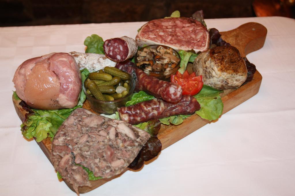 Logis Hotel Restaurant Des Voyageurs Pont-de-Salars ห้อง รูปภาพ