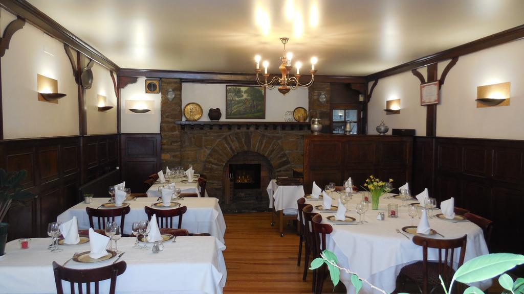Logis Hotel Restaurant Des Voyageurs Pont-de-Salars ภายนอก รูปภาพ