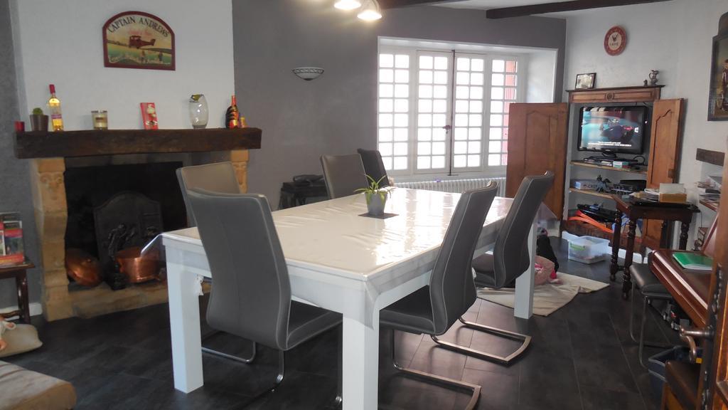 Logis Hotel Restaurant Des Voyageurs Pont-de-Salars ภายนอก รูปภาพ