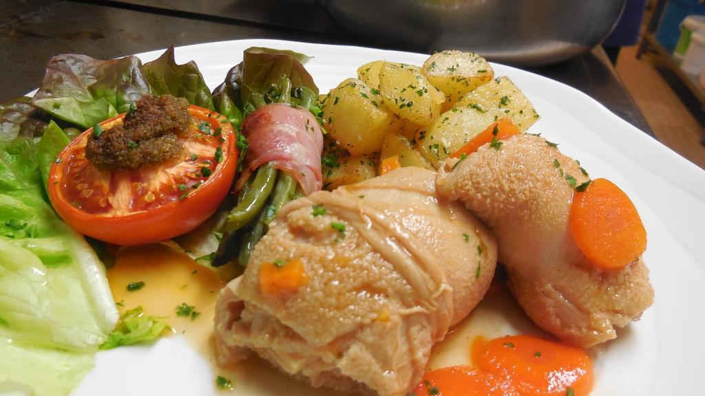 Logis Hotel Restaurant Des Voyageurs Pont-de-Salars ภายนอก รูปภาพ