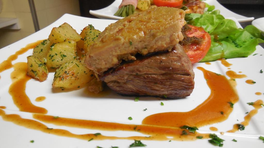Logis Hotel Restaurant Des Voyageurs Pont-de-Salars ภายนอก รูปภาพ