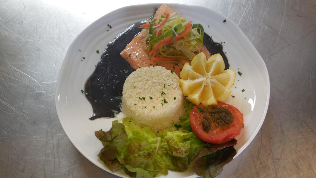 Logis Hotel Restaurant Des Voyageurs Pont-de-Salars ภายนอก รูปภาพ