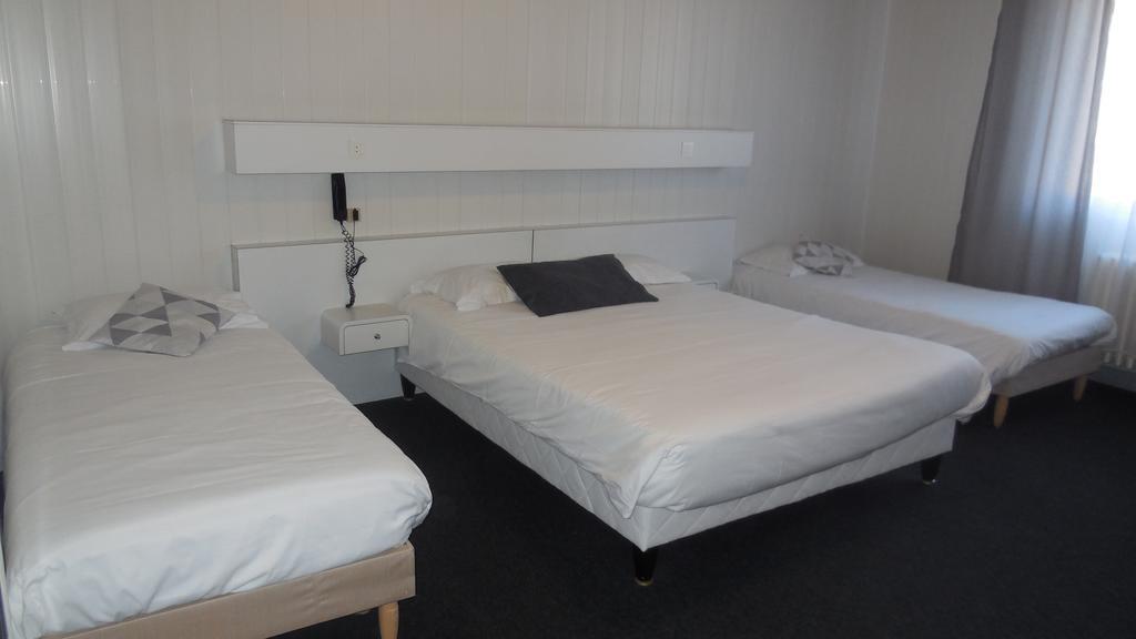 Logis Hotel Restaurant Des Voyageurs Pont-de-Salars ภายนอก รูปภาพ