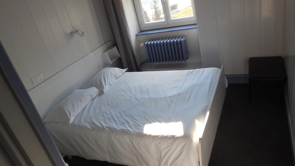 Logis Hotel Restaurant Des Voyageurs Pont-de-Salars ภายนอก รูปภาพ
