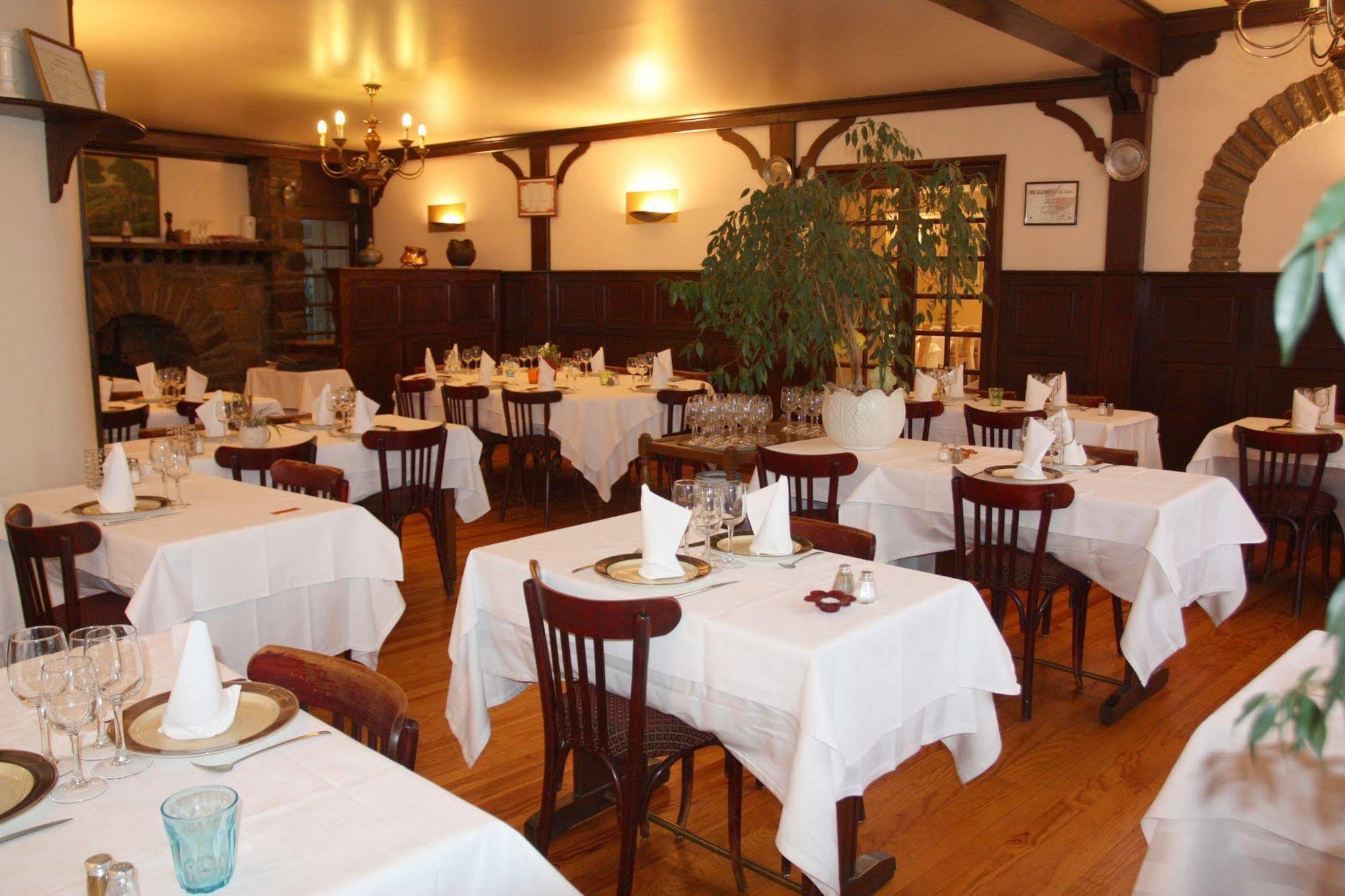 Logis Hotel Restaurant Des Voyageurs Pont-de-Salars ภายนอก รูปภาพ