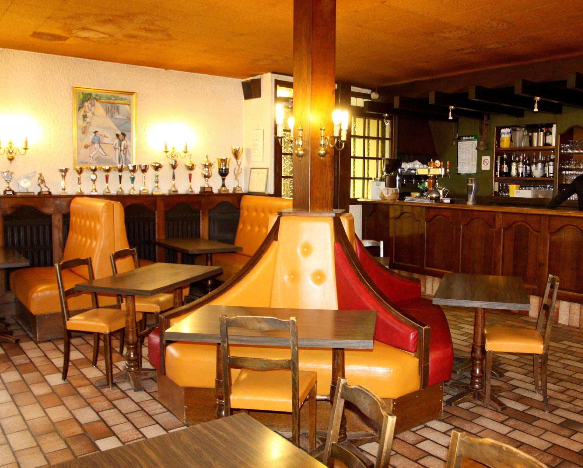 Logis Hotel Restaurant Des Voyageurs Pont-de-Salars ภายนอก รูปภาพ