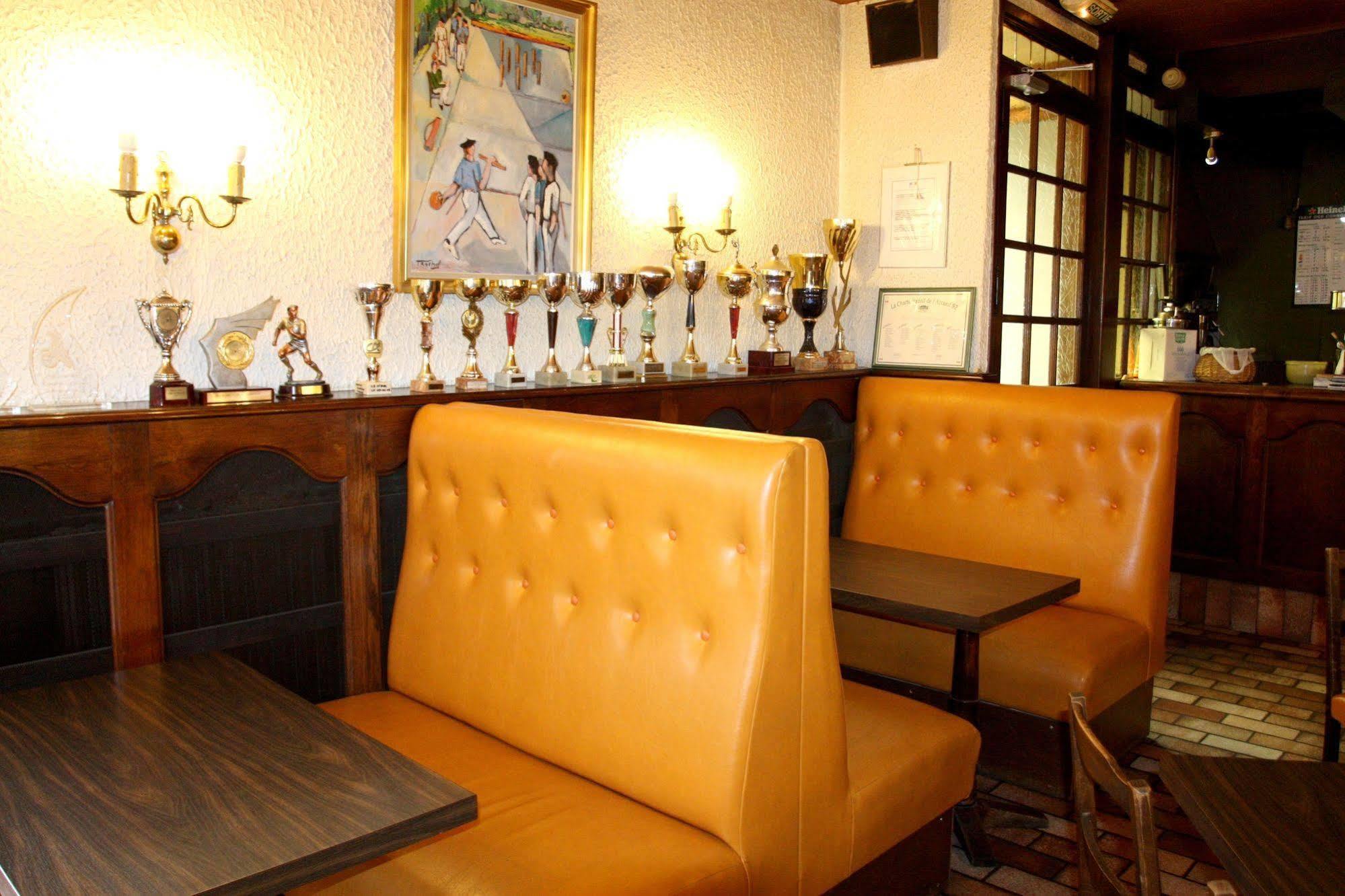 Logis Hotel Restaurant Des Voyageurs Pont-de-Salars ภายนอก รูปภาพ