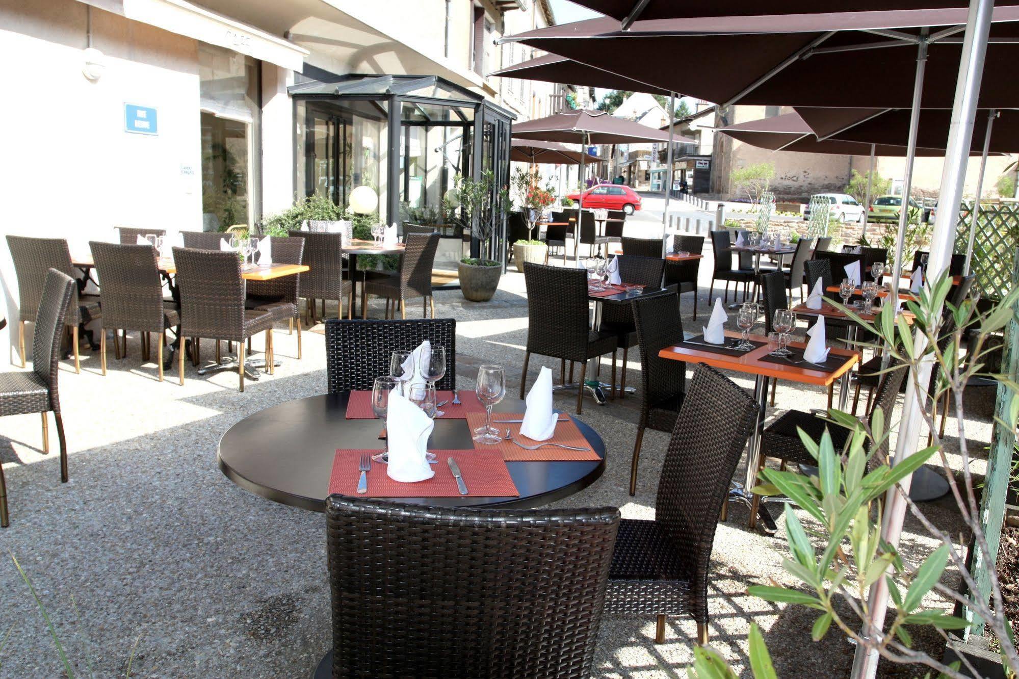 Logis Hotel Restaurant Des Voyageurs Pont-de-Salars ภายนอก รูปภาพ
