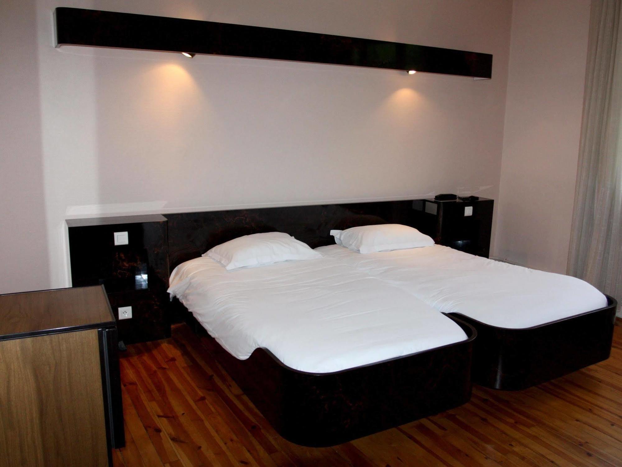 Logis Hotel Restaurant Des Voyageurs Pont-de-Salars ภายนอก รูปภาพ