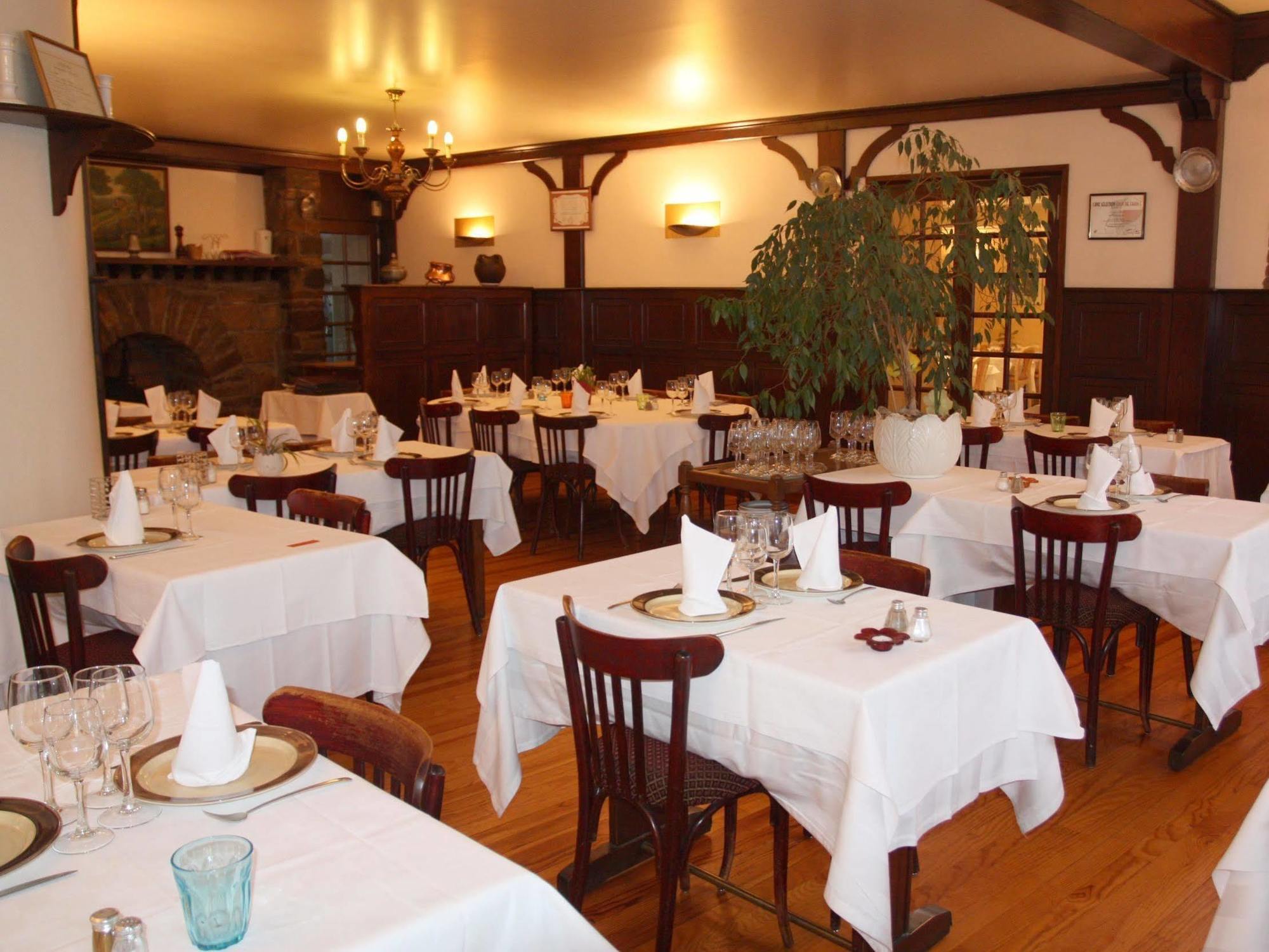 Logis Hotel Restaurant Des Voyageurs Pont-de-Salars ภายนอก รูปภาพ