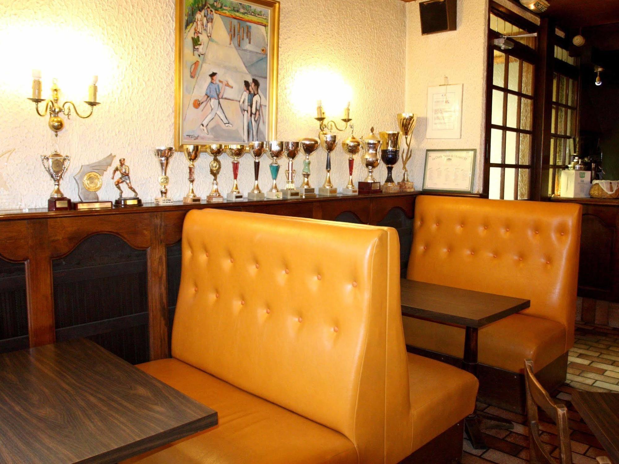 Logis Hotel Restaurant Des Voyageurs Pont-de-Salars ภายนอก รูปภาพ
