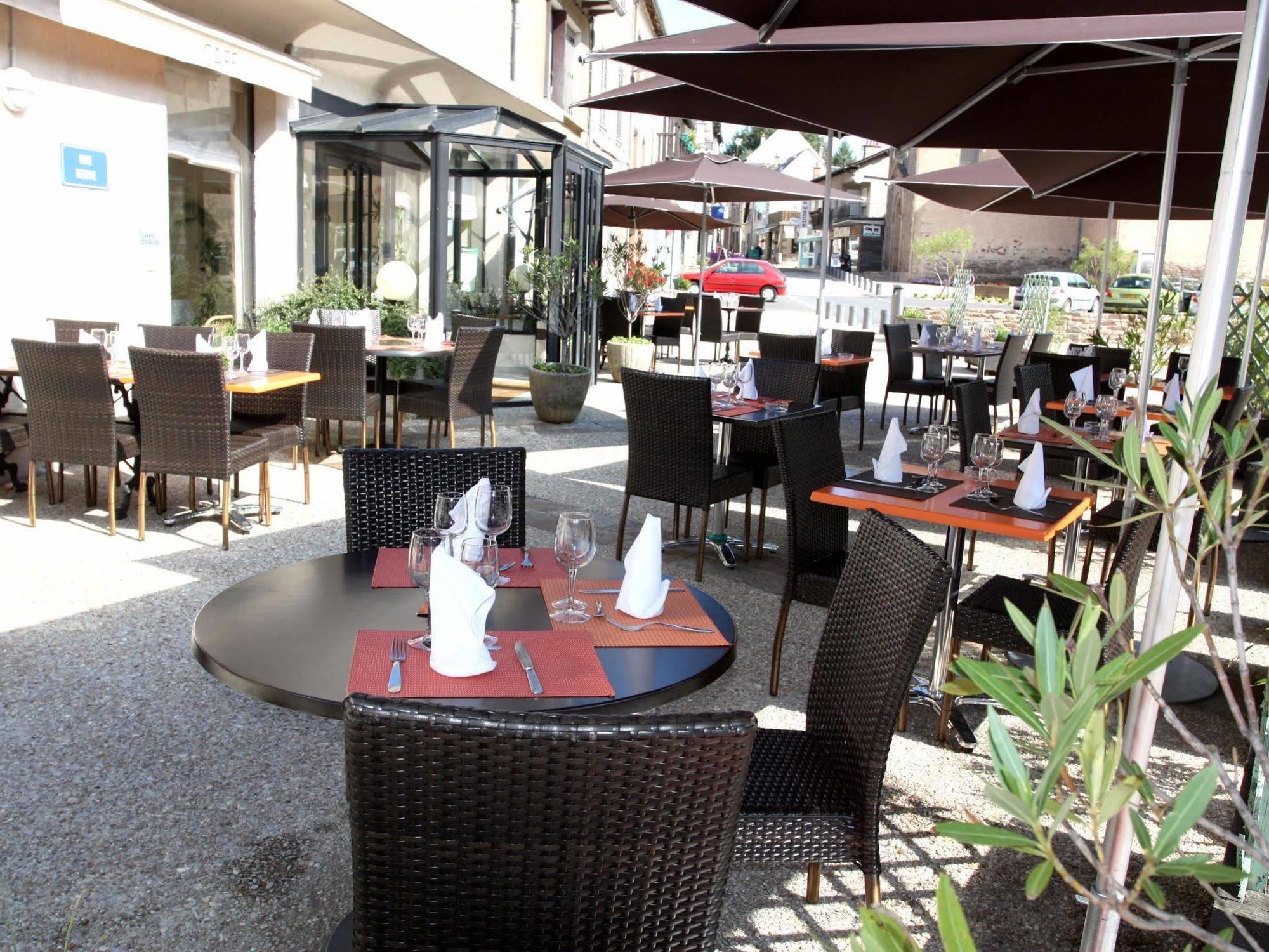 Logis Hotel Restaurant Des Voyageurs Pont-de-Salars ภายนอก รูปภาพ