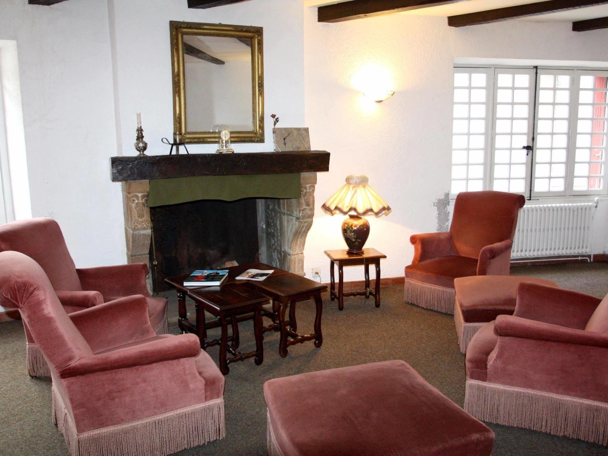 Logis Hotel Restaurant Des Voyageurs Pont-de-Salars ภายนอก รูปภาพ