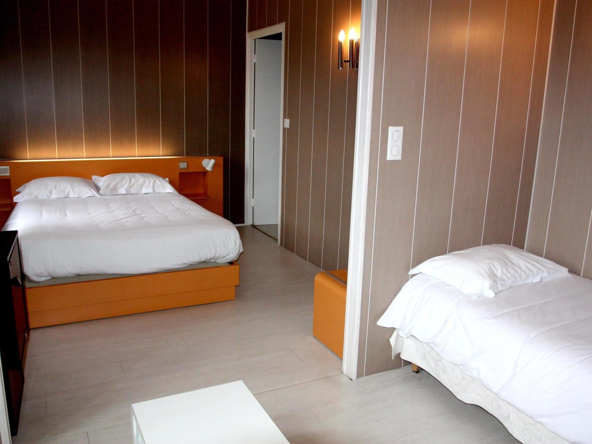 Logis Hotel Restaurant Des Voyageurs Pont-de-Salars ภายนอก รูปภาพ