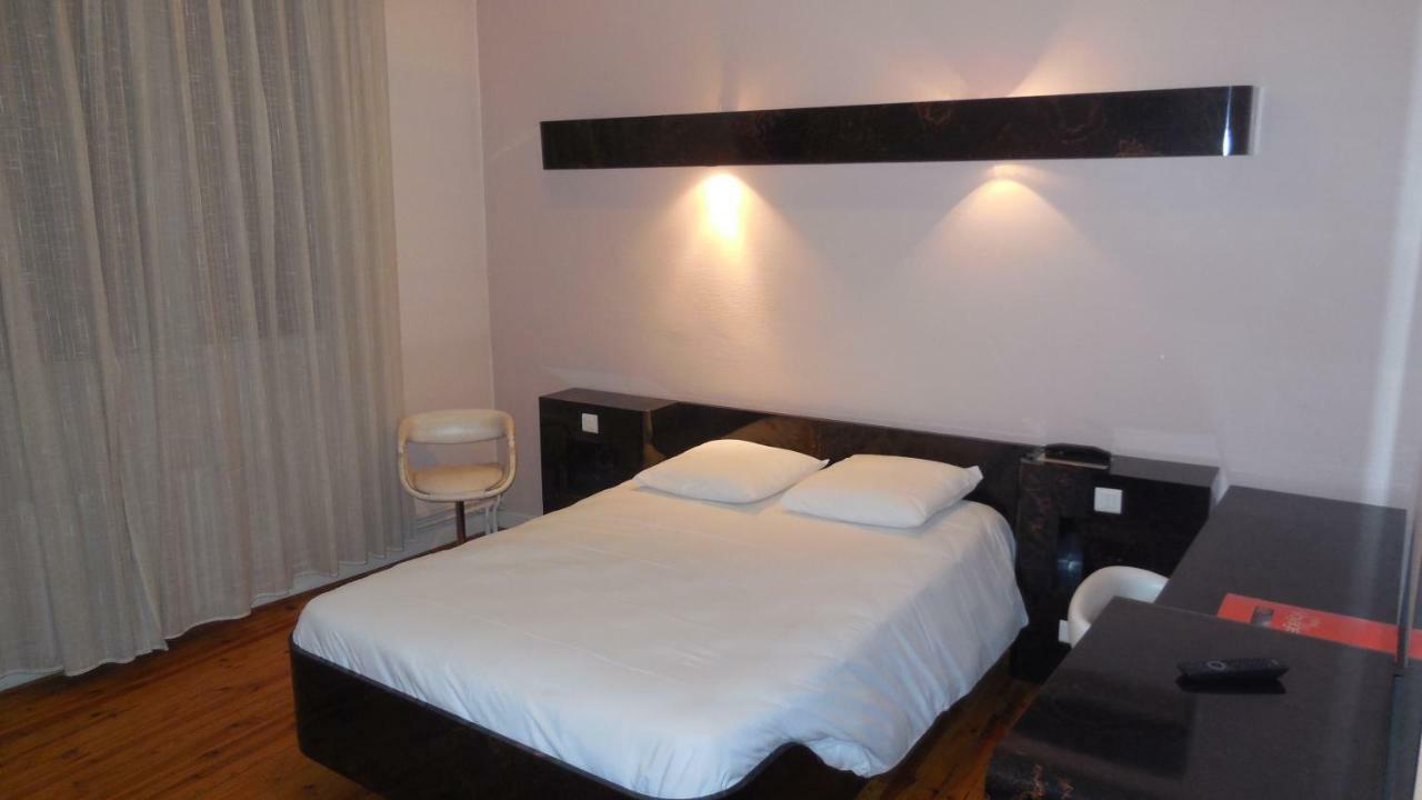 Logis Hotel Restaurant Des Voyageurs Pont-de-Salars ภายนอก รูปภาพ